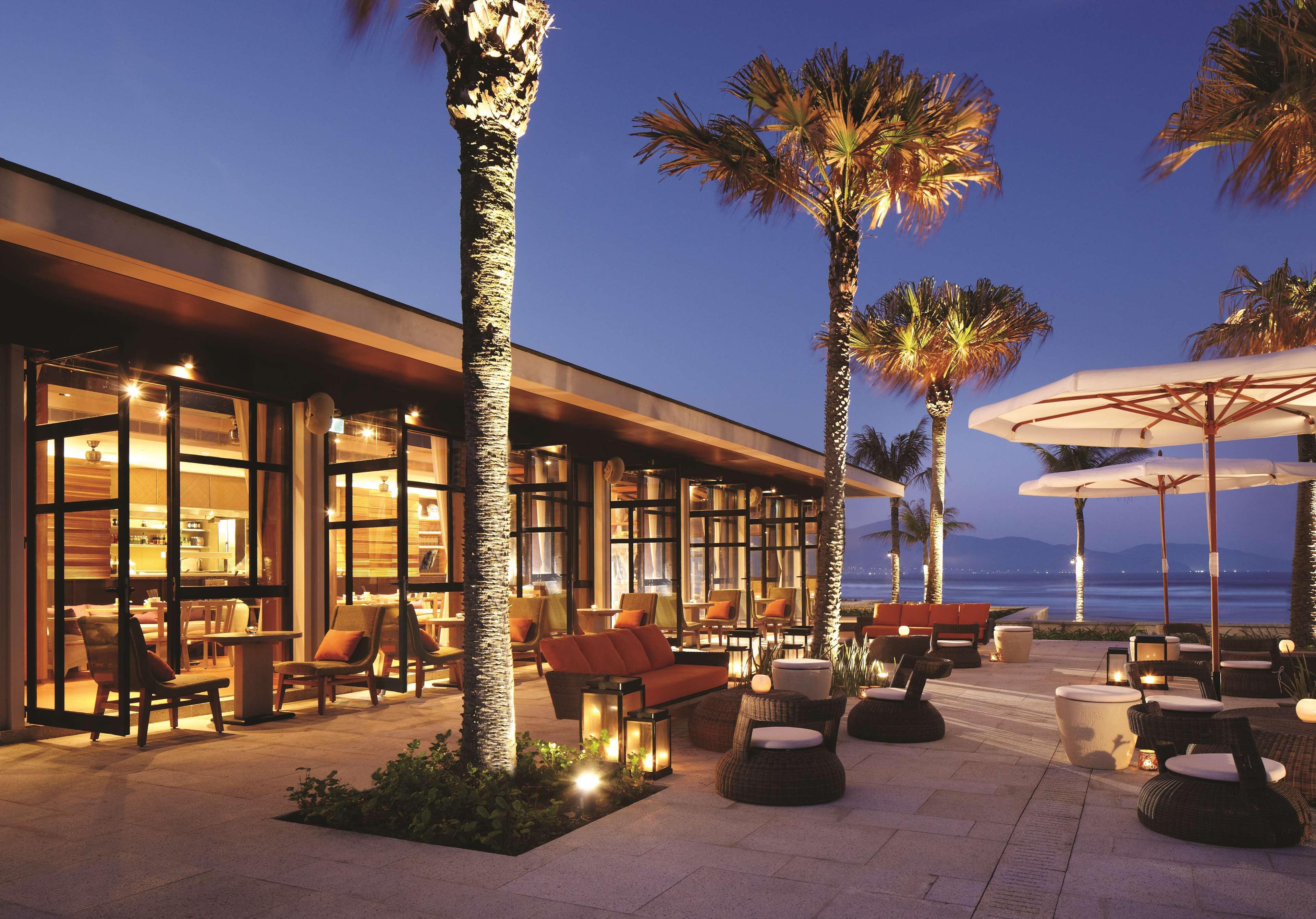 Hyatt Regency Danang Resort And Spa Buitenkant foto The Beach Club at the Four Seasons Resort