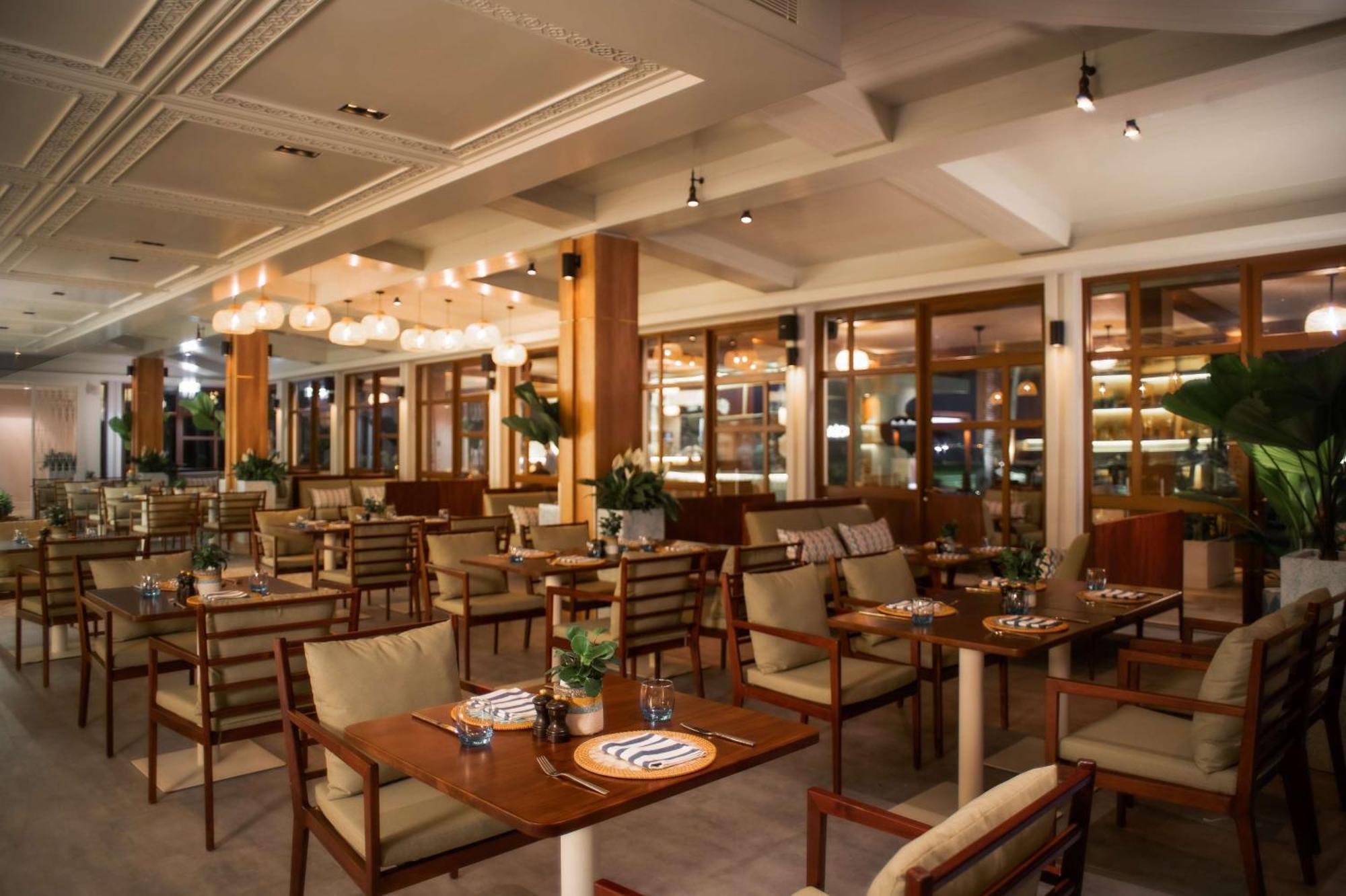 Hyatt Regency Danang Resort And Spa Buitenkant foto The interior of the restaurant