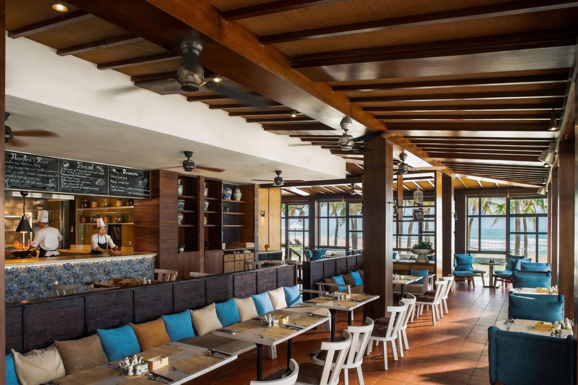 Hyatt Regency Danang Resort And Spa Buitenkant foto The Beach Club