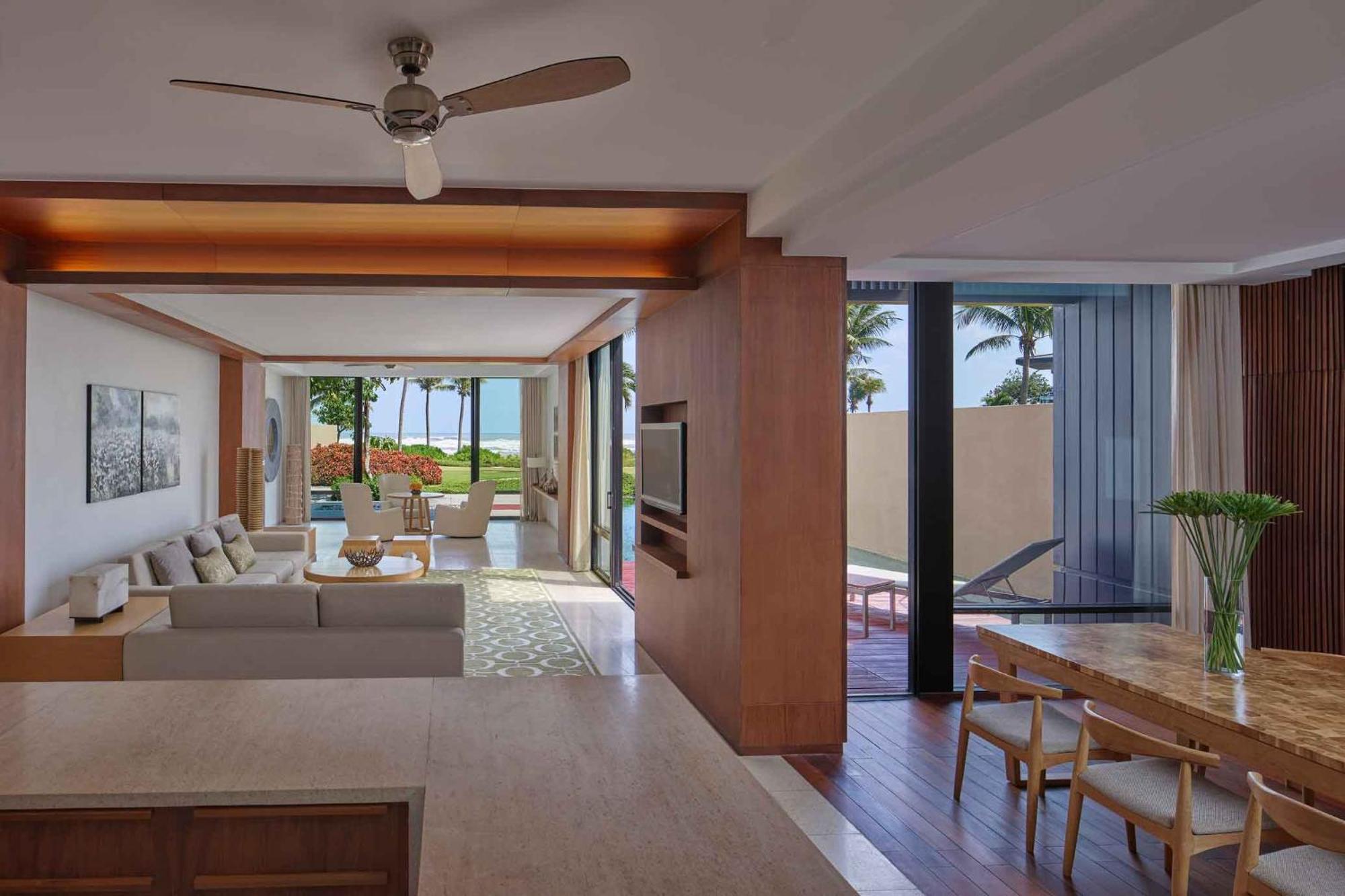 Hyatt Regency Danang Resort And Spa Buitenkant foto A living room at the resort