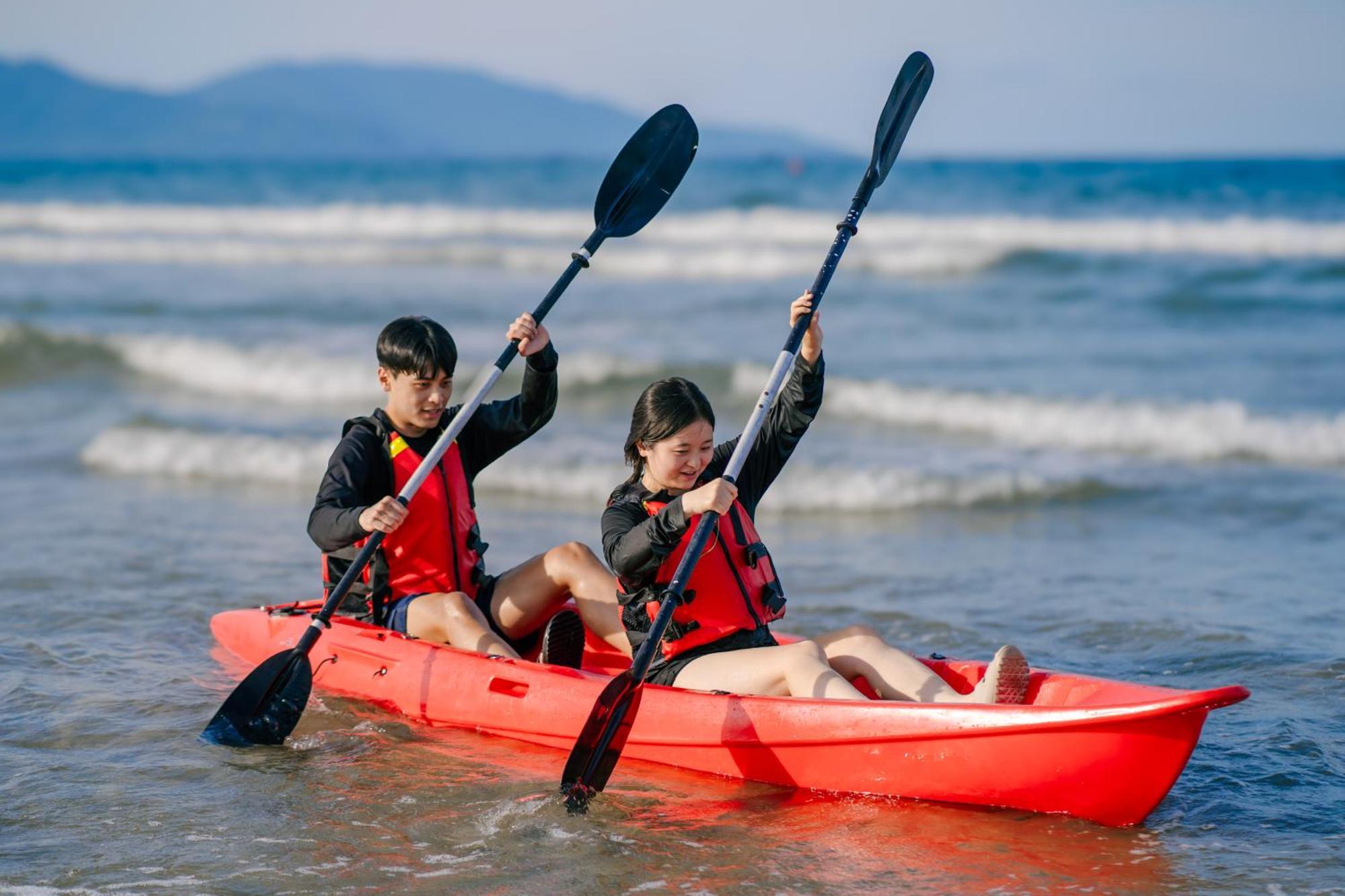 Hyatt Regency Danang Resort And Spa Buitenkant foto Kayaking in Vietnam